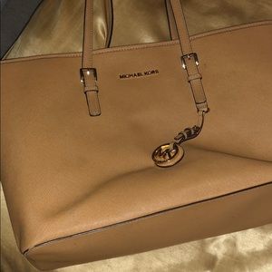 Michael Kors jet set saffiano tote
